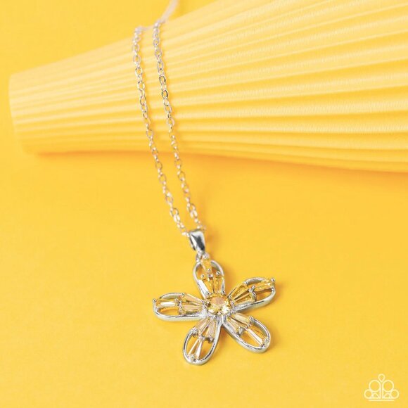 Paparazzi Jewelry Accessories - Botanical Ballad - Yellow Necklace - Vintage - Picture 8 of 8